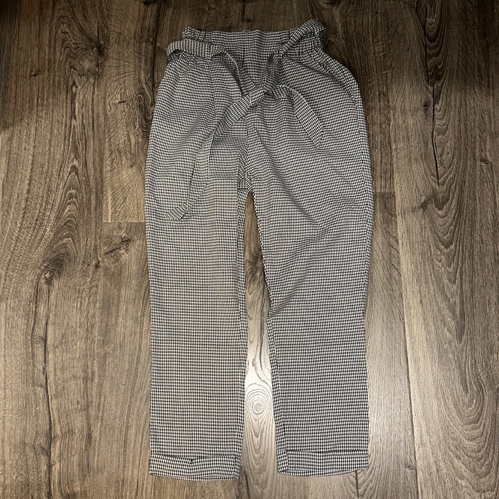 Black and white pants w/ pockets